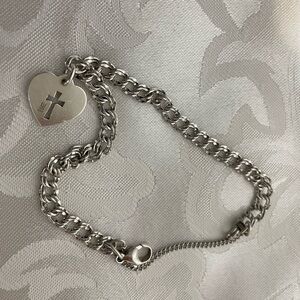 ✨925 Silver Bracelet with Heart and Cross Charm - Elegant Religious Jewelry✨